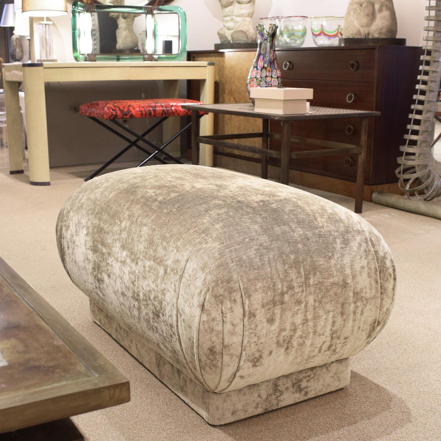 Pouf rectangulaire en chenille beige, années 1970 Excellent état - En vente à New York, NY