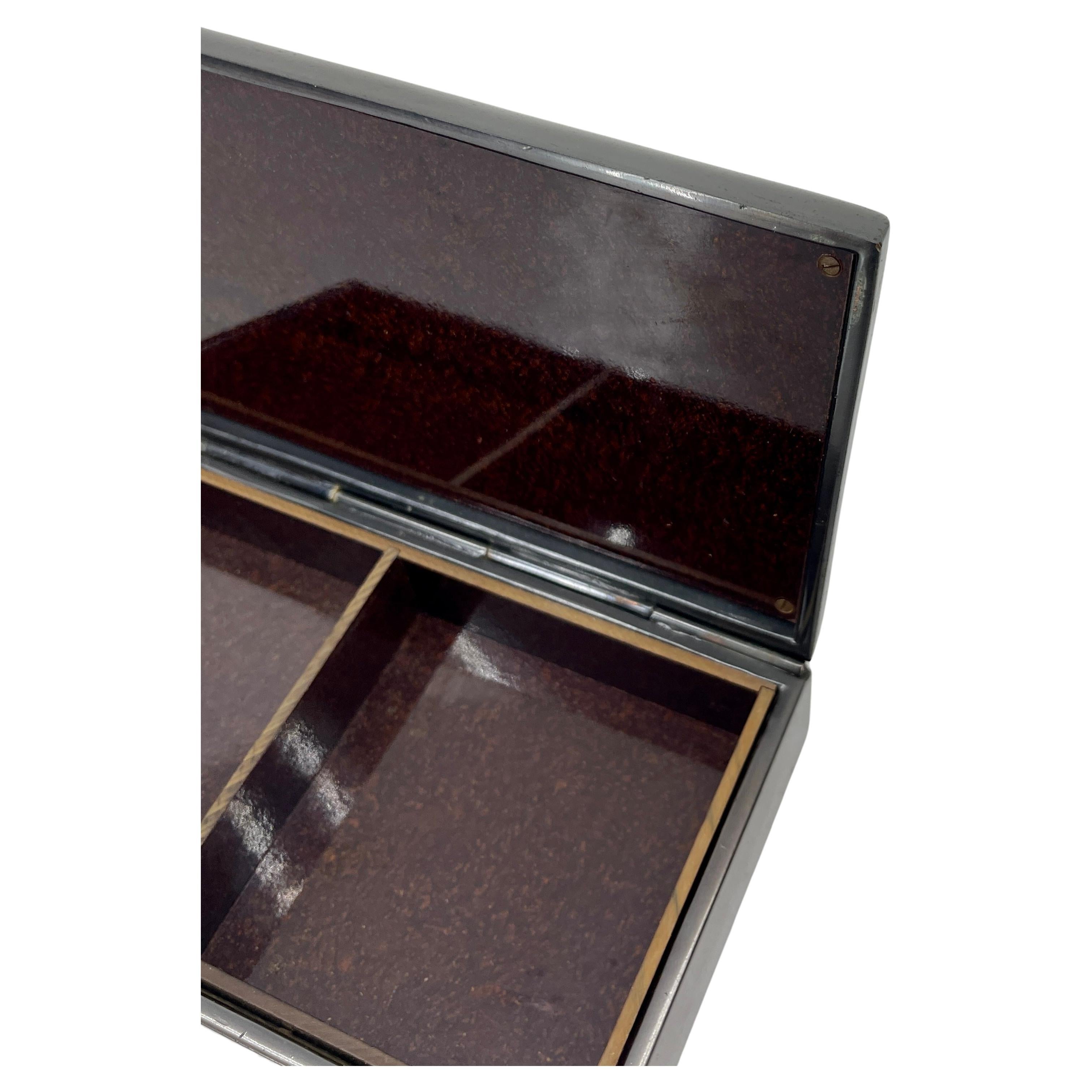 Boîte rectangulaire en bronze patiné sur le thème du golf Art Déco en vente 1