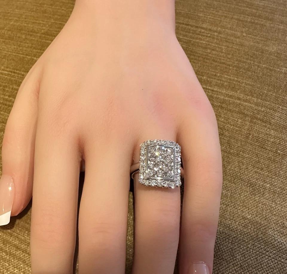 Anello rettangolare con pavé di diamanti con peso totale di 2,00 carati in platino in vendita 2