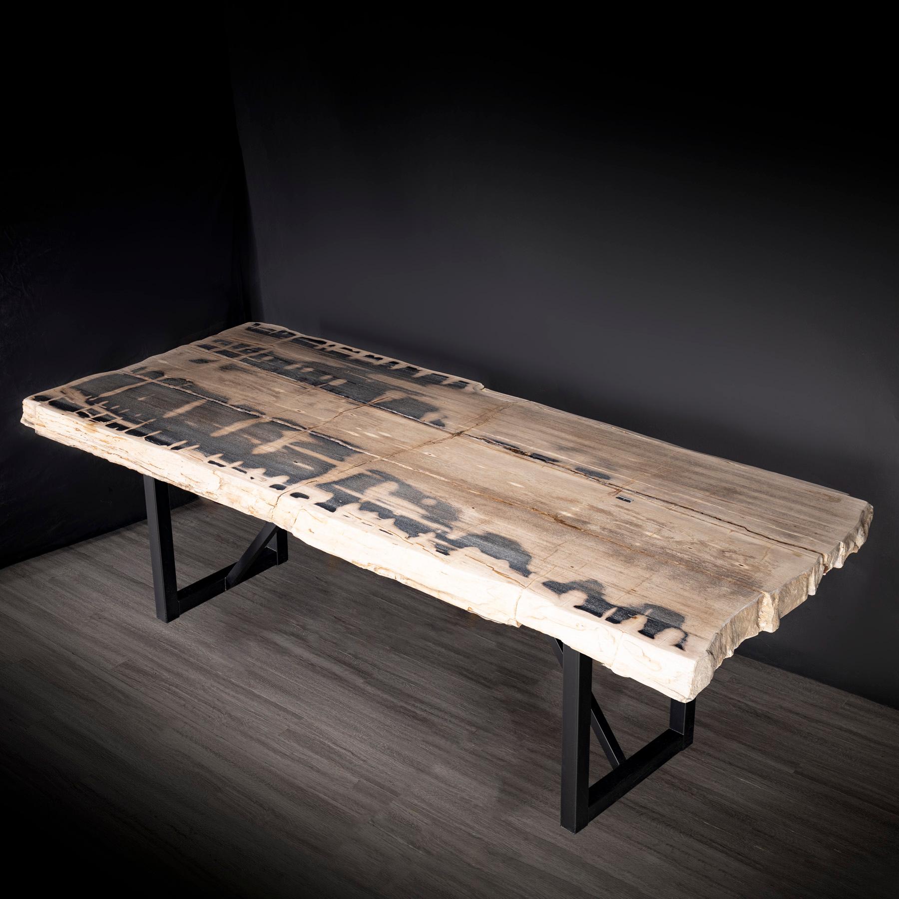 table en bois fossilise