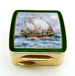 Pastillero rectangular de plata de ley con miniatura esmaltada de velero