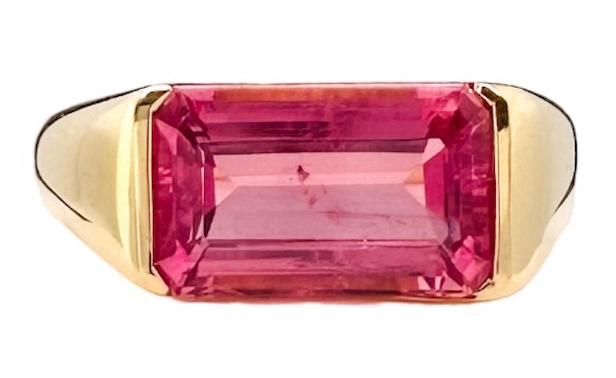 Contemporary Rectangular Pink Tourmaline Ring - 18ct yellow gold For Sale