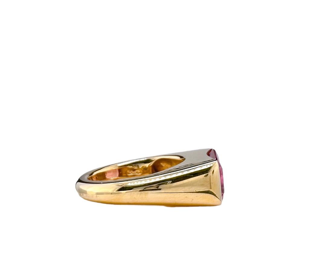 Emerald Cut Rectangular Pink Tourmaline Ring - 18ct yellow gold For Sale
