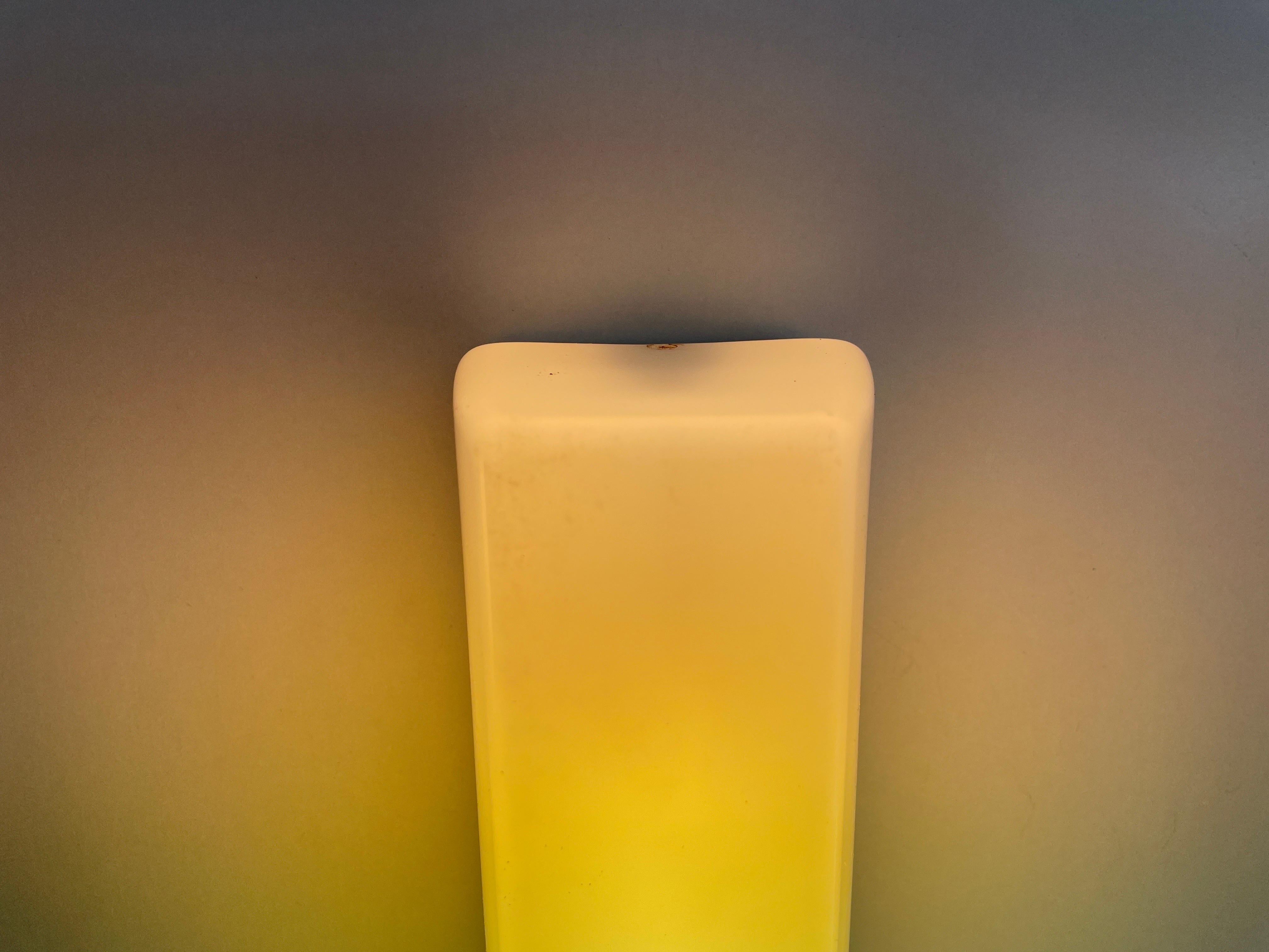 Rectangular Prism Plexi Pair of Sconces with Fluorescent Tube, 1960s, Germany For Sale 6