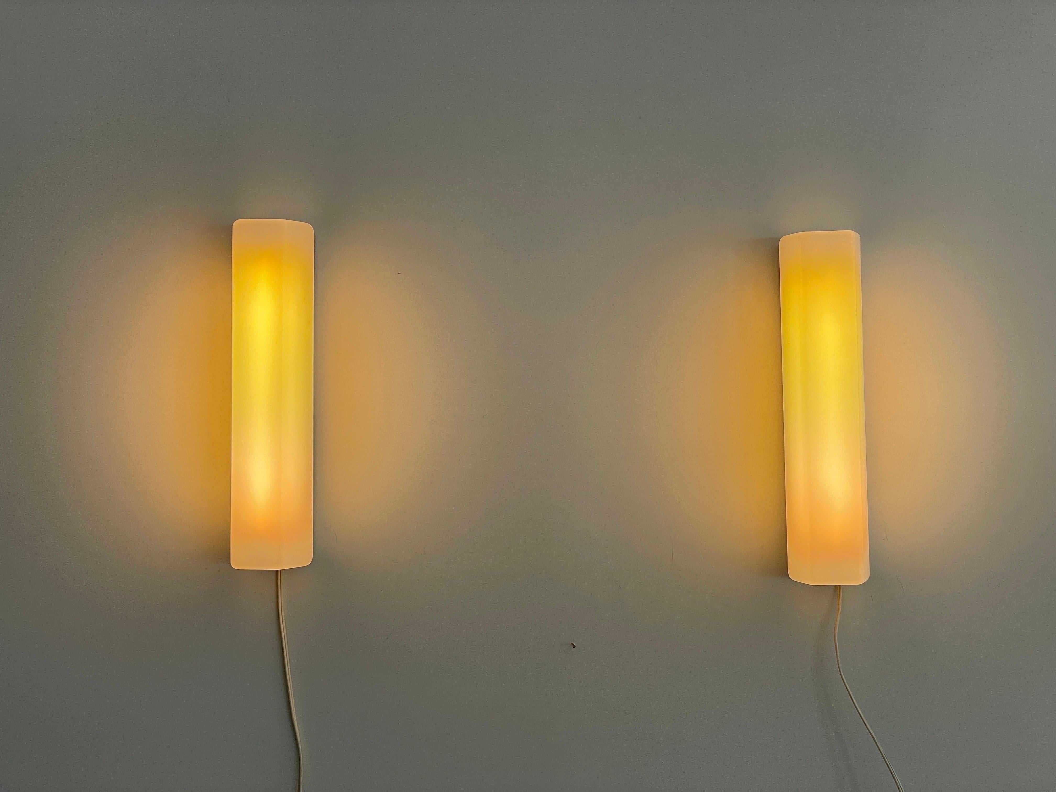 Rectangular Prism Plexi Pair of Sconces with Fluorescent Tube, 1960s, Germany For Sale 1