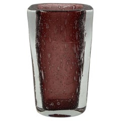 Vase rectangulaire en verre rouge