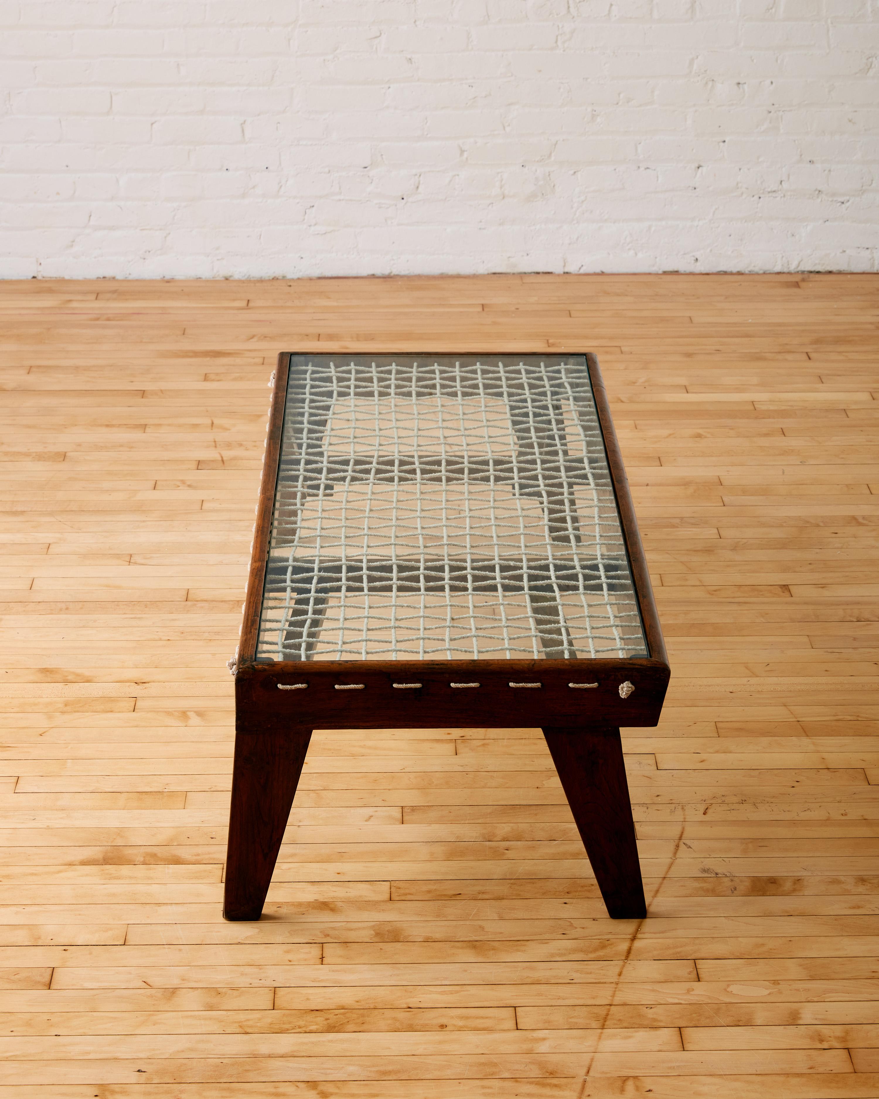 Mid-Century Modern  Table basse rectangulaire en corde par Pierre Jeanneret, circa 1960s en vente