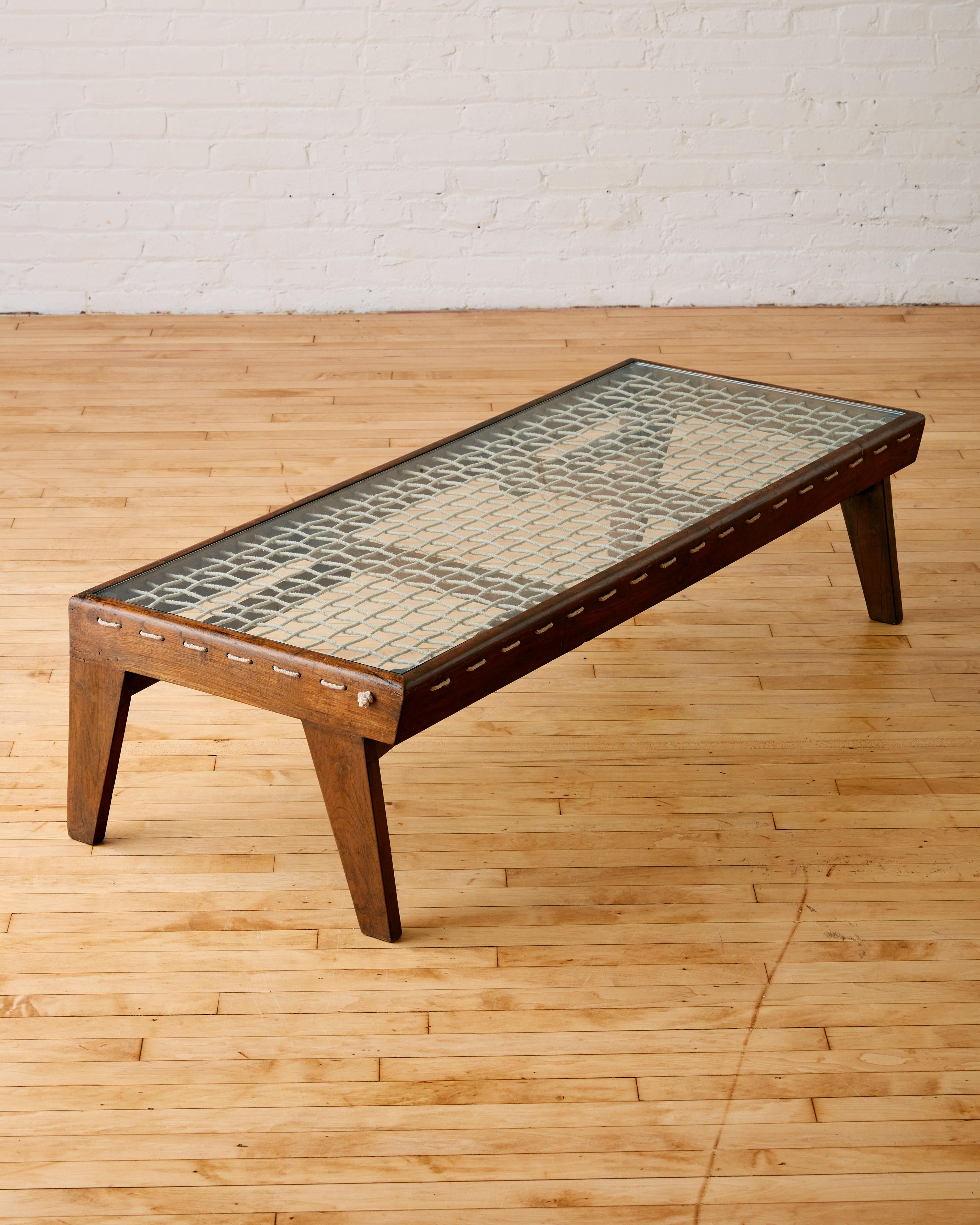  Table basse rectangulaire en corde par Pierre Jeanneret, circa 1960s Excellent état - En vente à Long Island City, NY