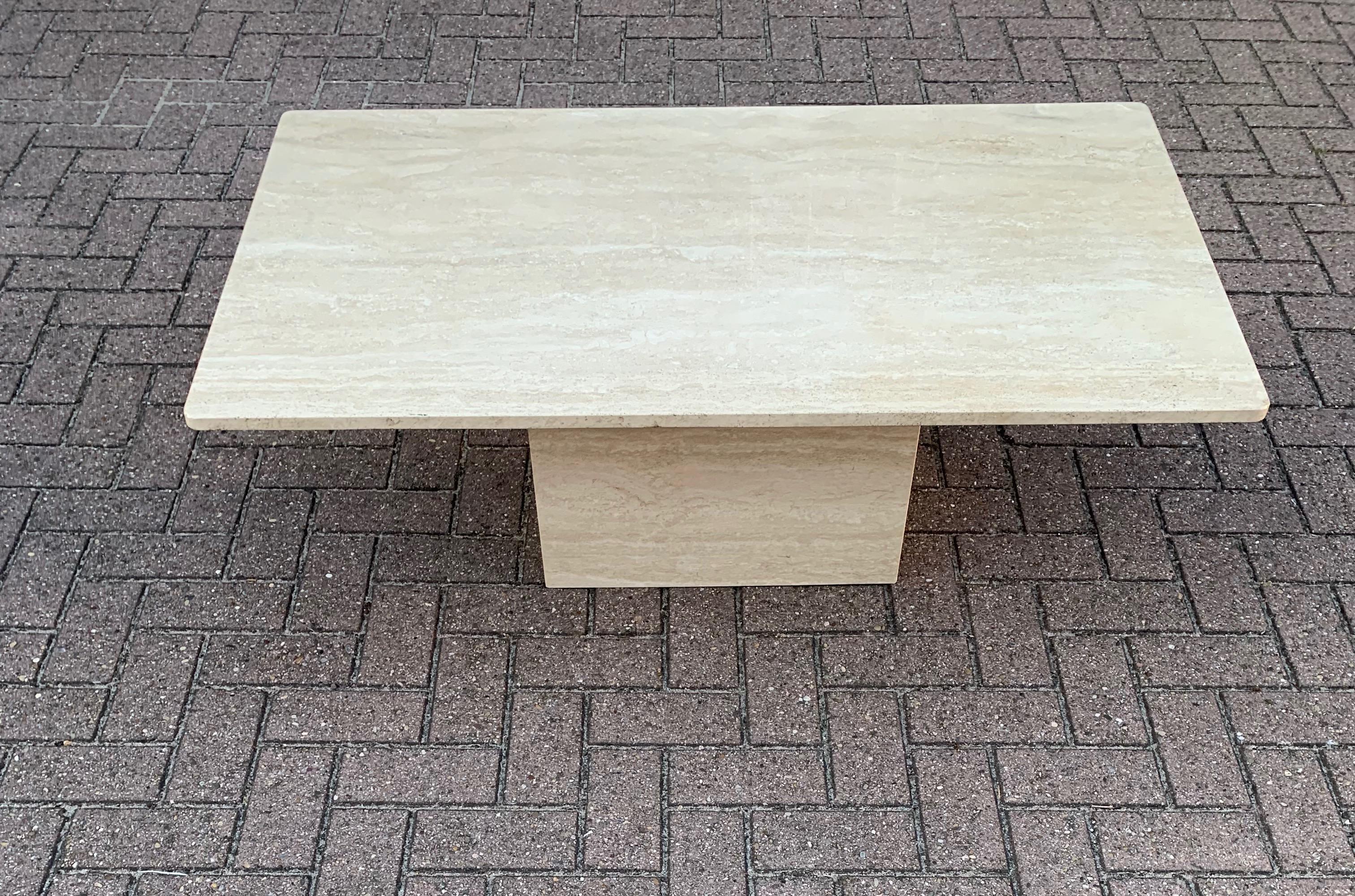 Stylish and functional Italian, midcentury modern hardstone table.

This large size travertine coffee table with its rounded corners and its attractive symmetrical base is in good to excellent condition. Because of the timeless design this hardstone