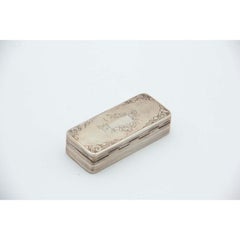 Rectangular shaped snuff box with hinged lid