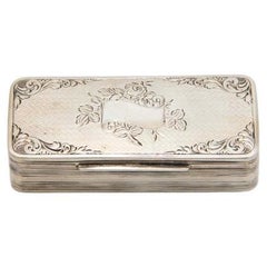 Rectangular shaped snuff box with hinged lid
