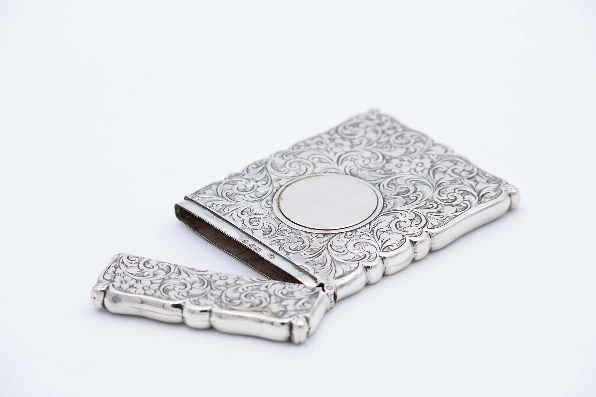 European Rectangular silver card case with engravings For Sale