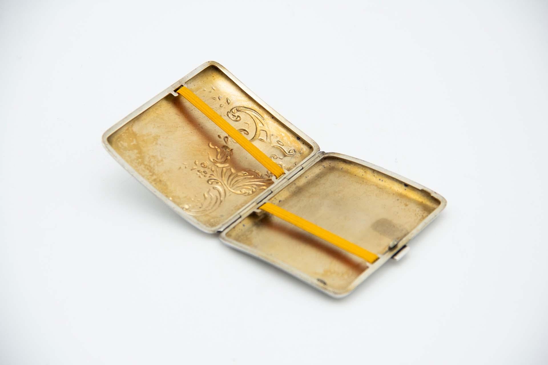 Européen Rectangular silver cigarette case en vente
