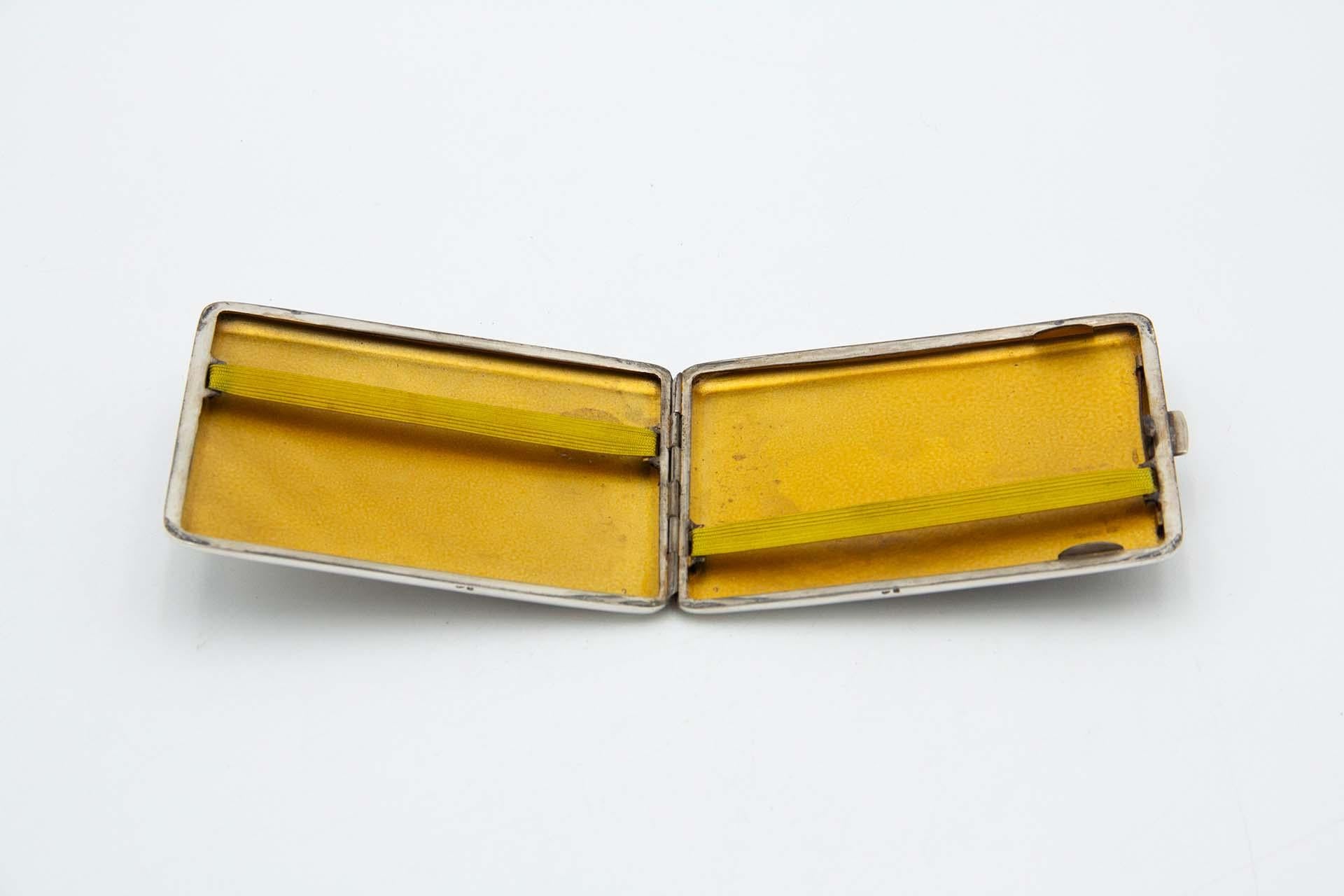 European Rectangular silver cigarette case with diagonal patterns For Sale