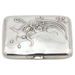 Rectangular silver cigarette case with flower bouquet