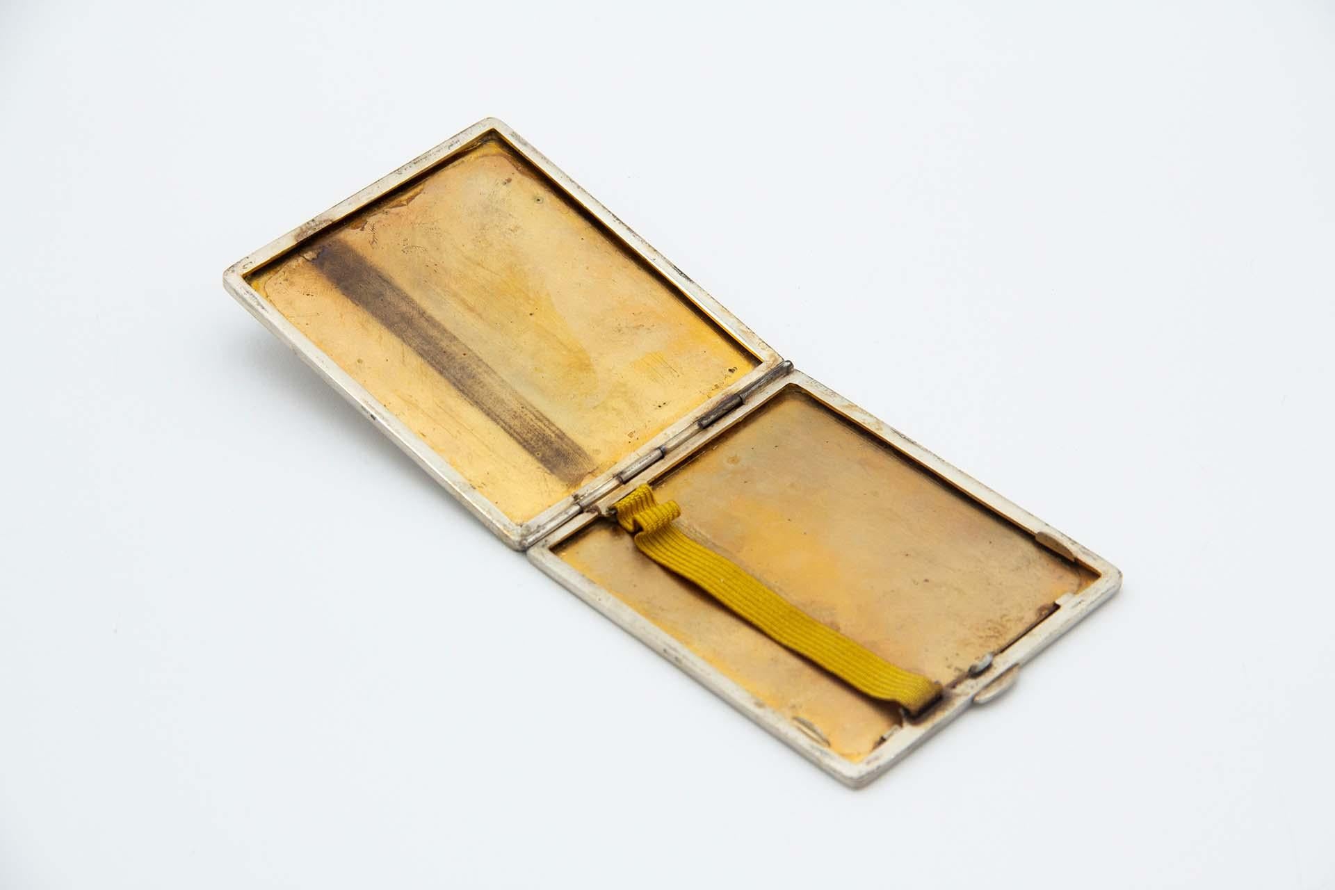 European Rectangular silver cigarette case with guilloche patterns For Sale