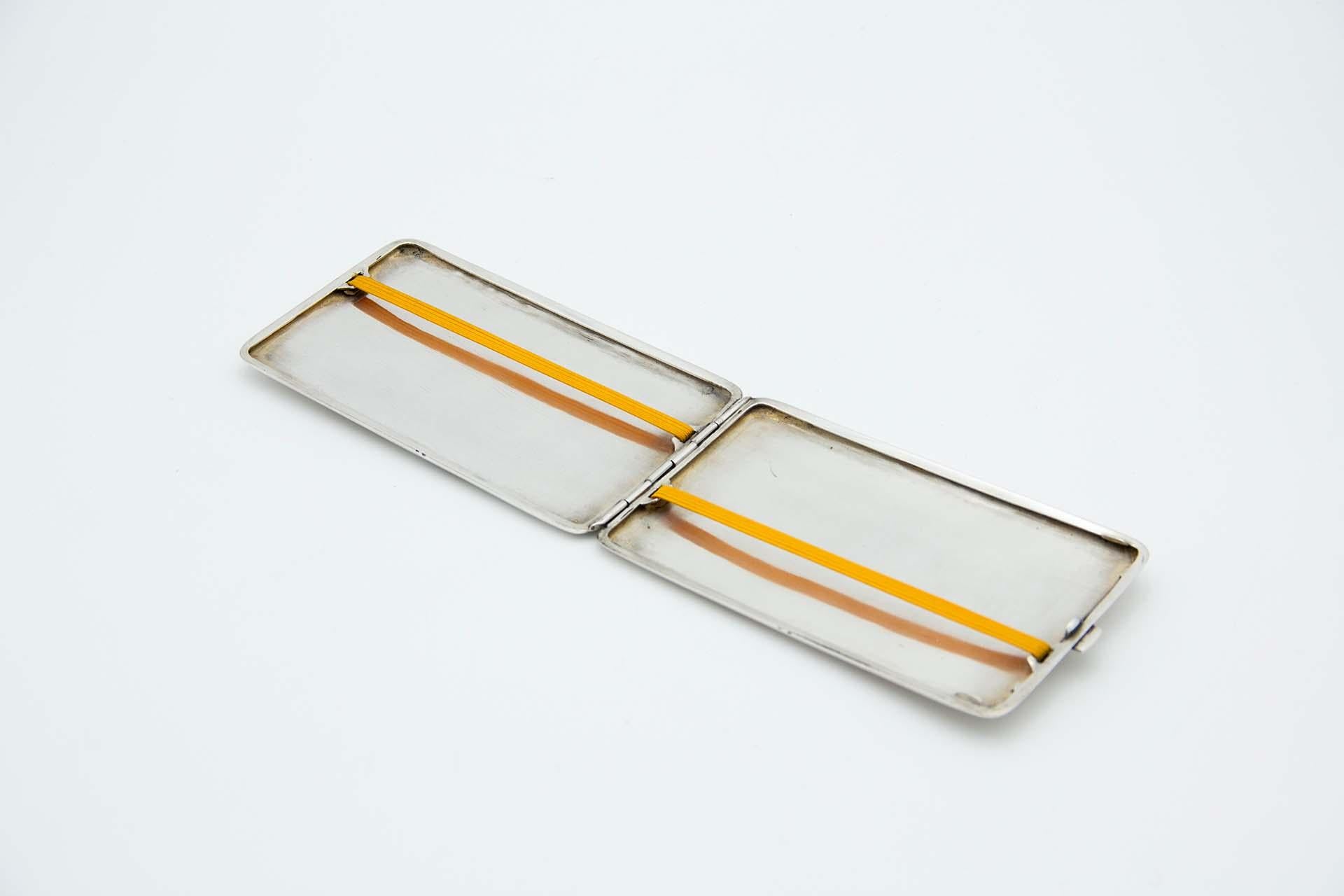 Rectangular silver cigarette case with hinged lid Europeo en venta