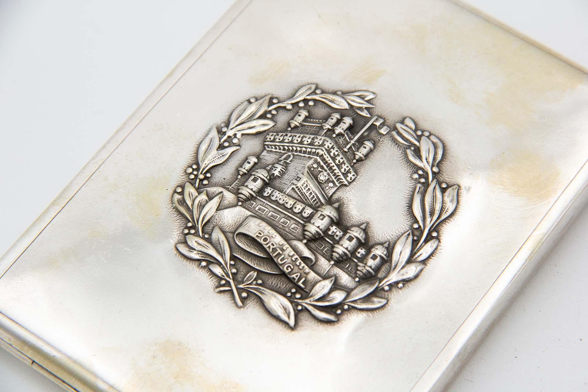 European Rectangular silver cigarette case with low reliefs For Sale