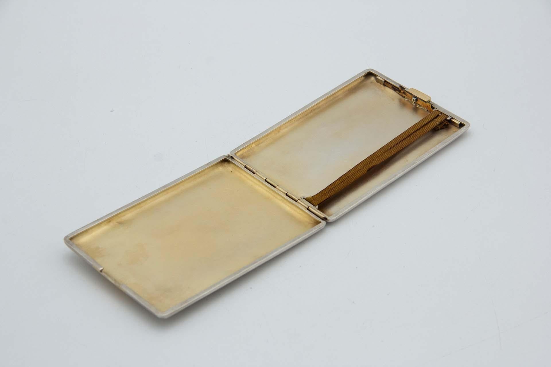 European Rectangular silver cigarette case with patterns For Sale