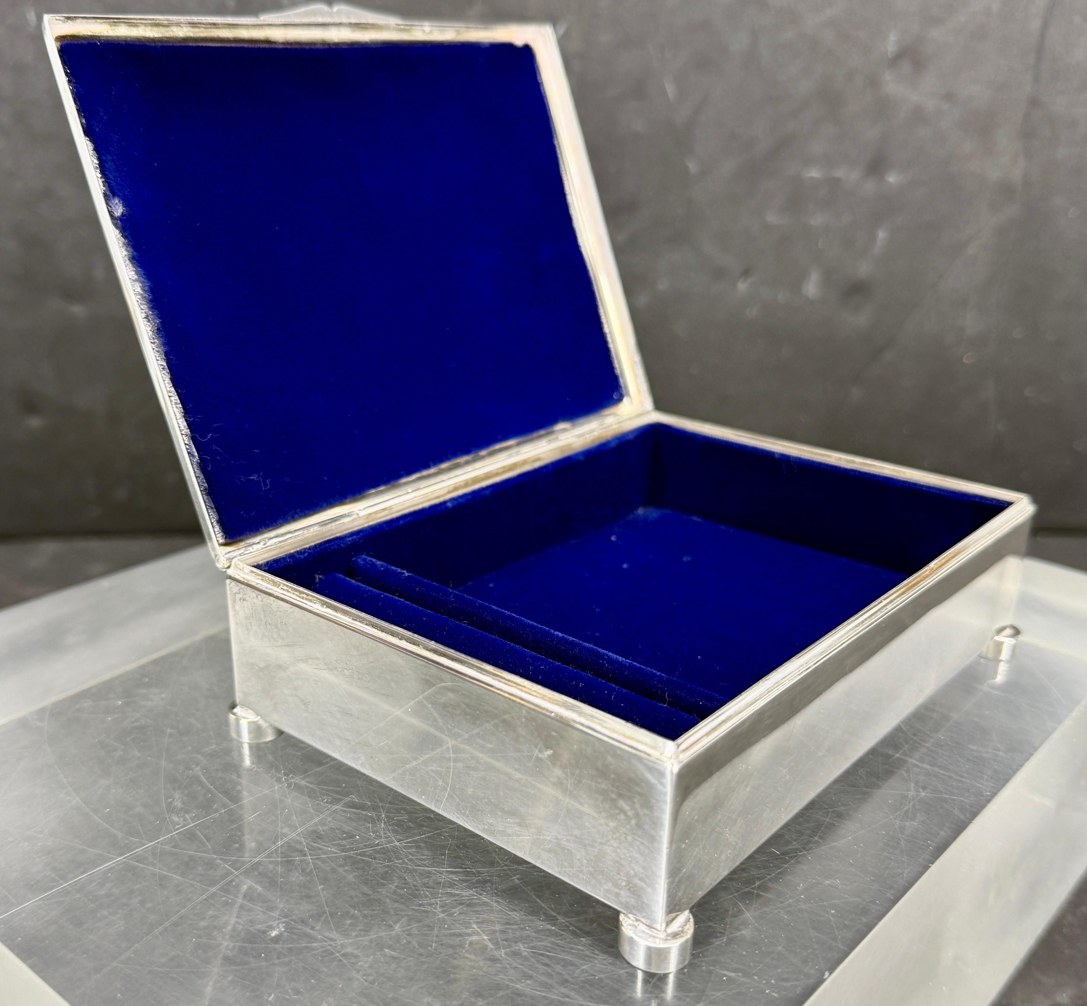 Boîte à bijoux rectangulaire en métal argenté, Allemagne en vente 3