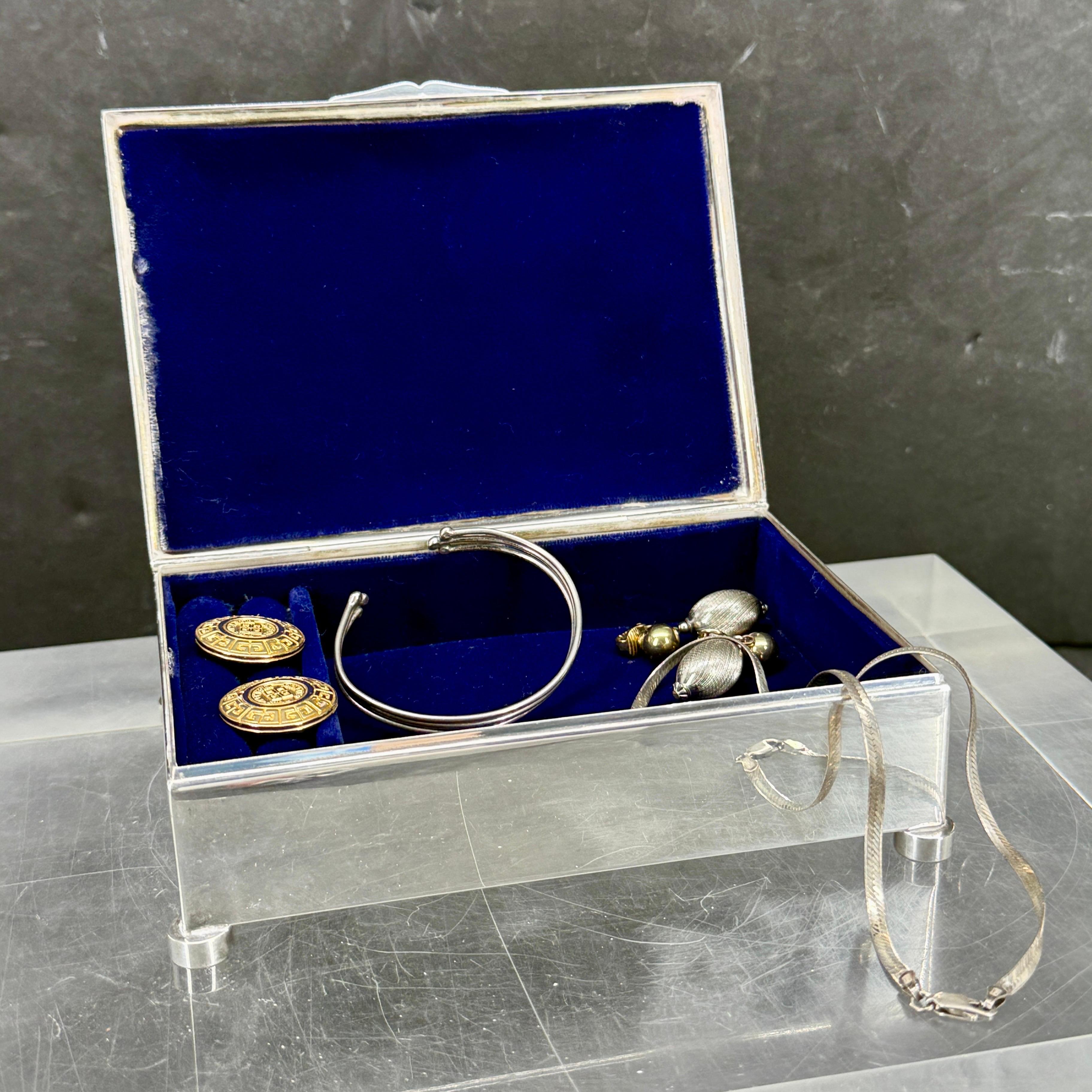 Boîte à bijoux rectangulaire en métal argenté, Allemagne en vente 9
