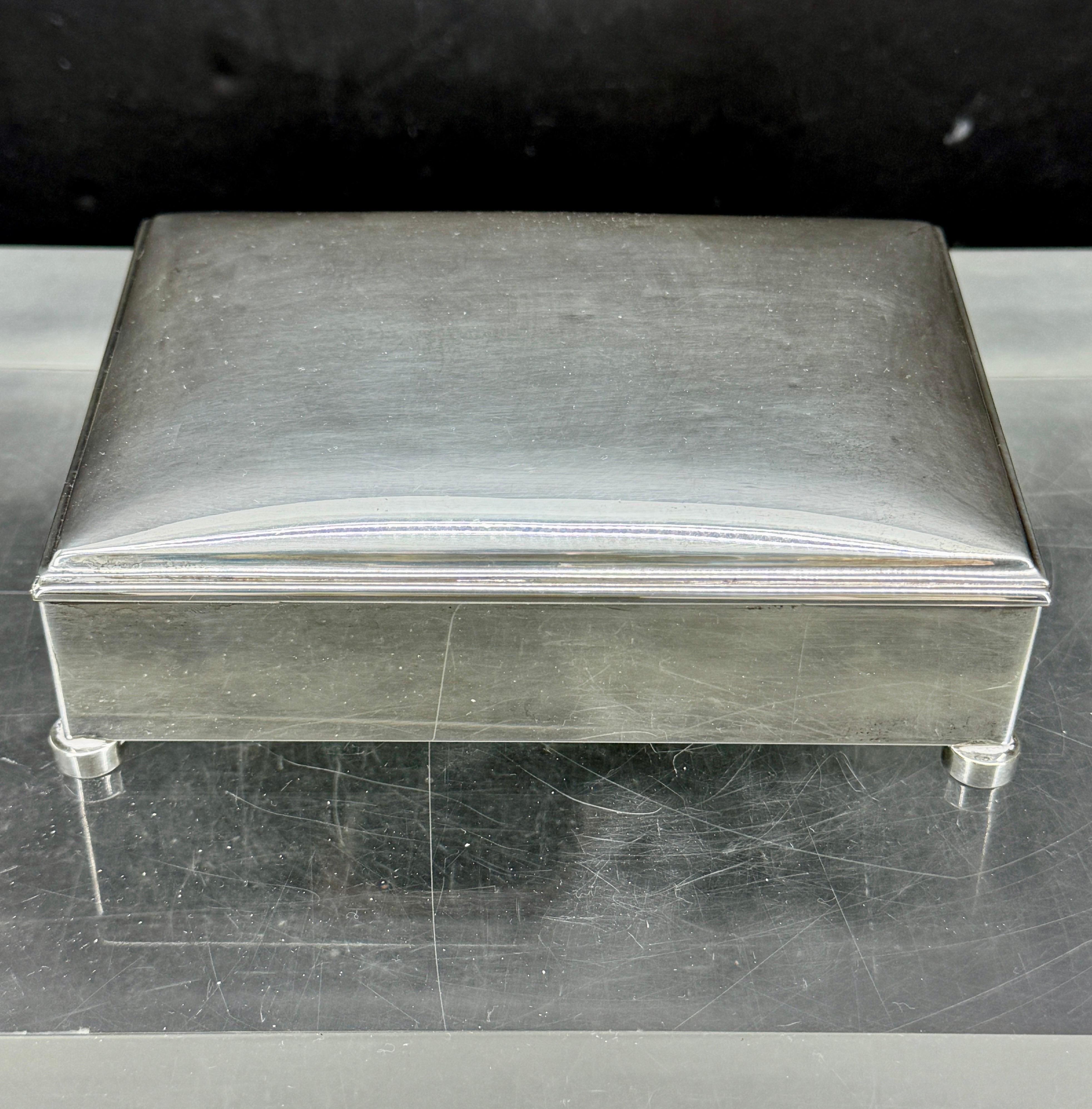 Fait main Boîte à bijoux rectangulaire en métal argenté, Allemagne en vente