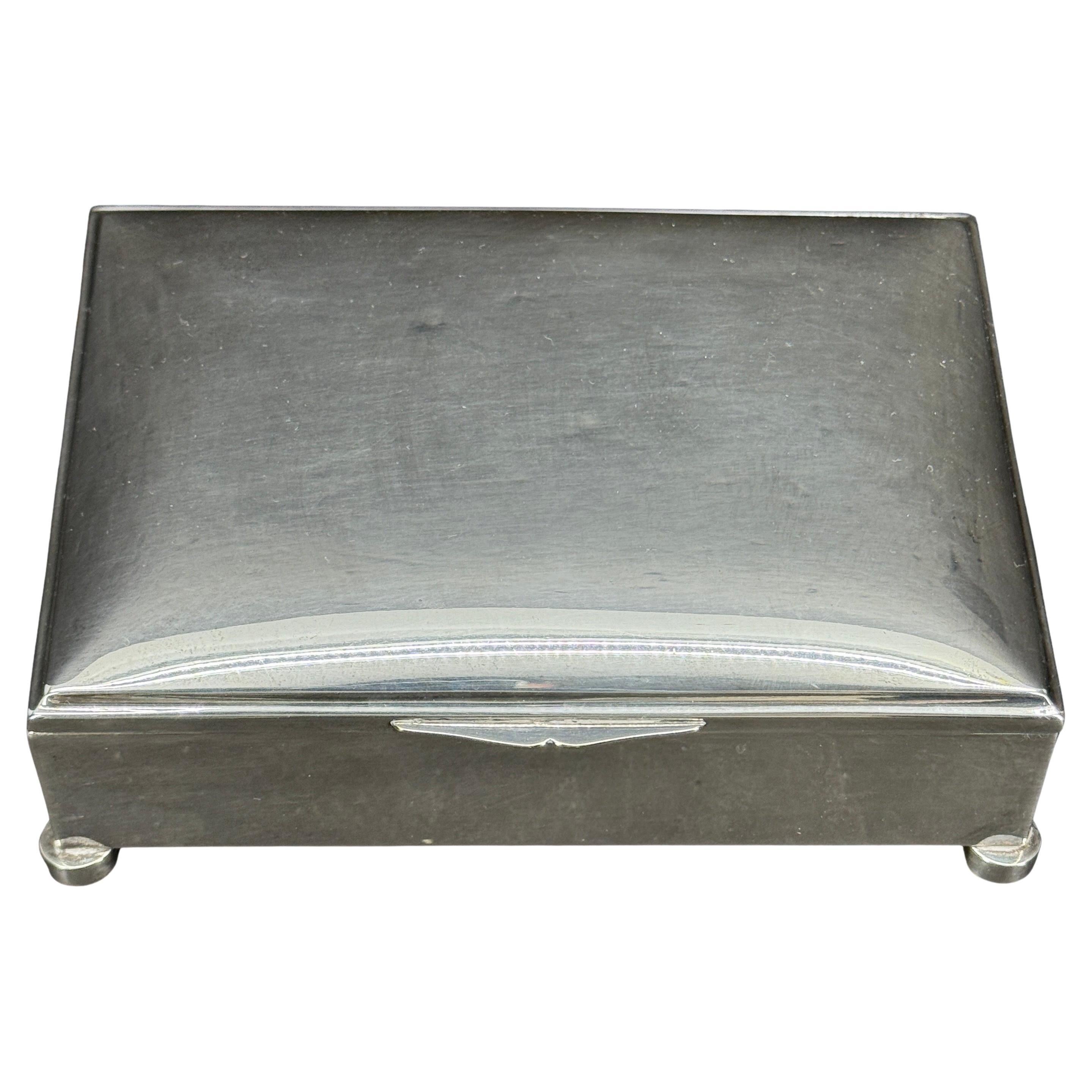 Boîte à bijoux rectangulaire en métal argenté, Allemagne en vente
