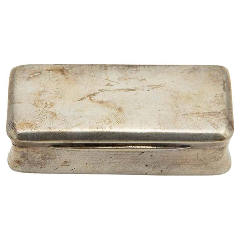 Rectangular silver snuff box