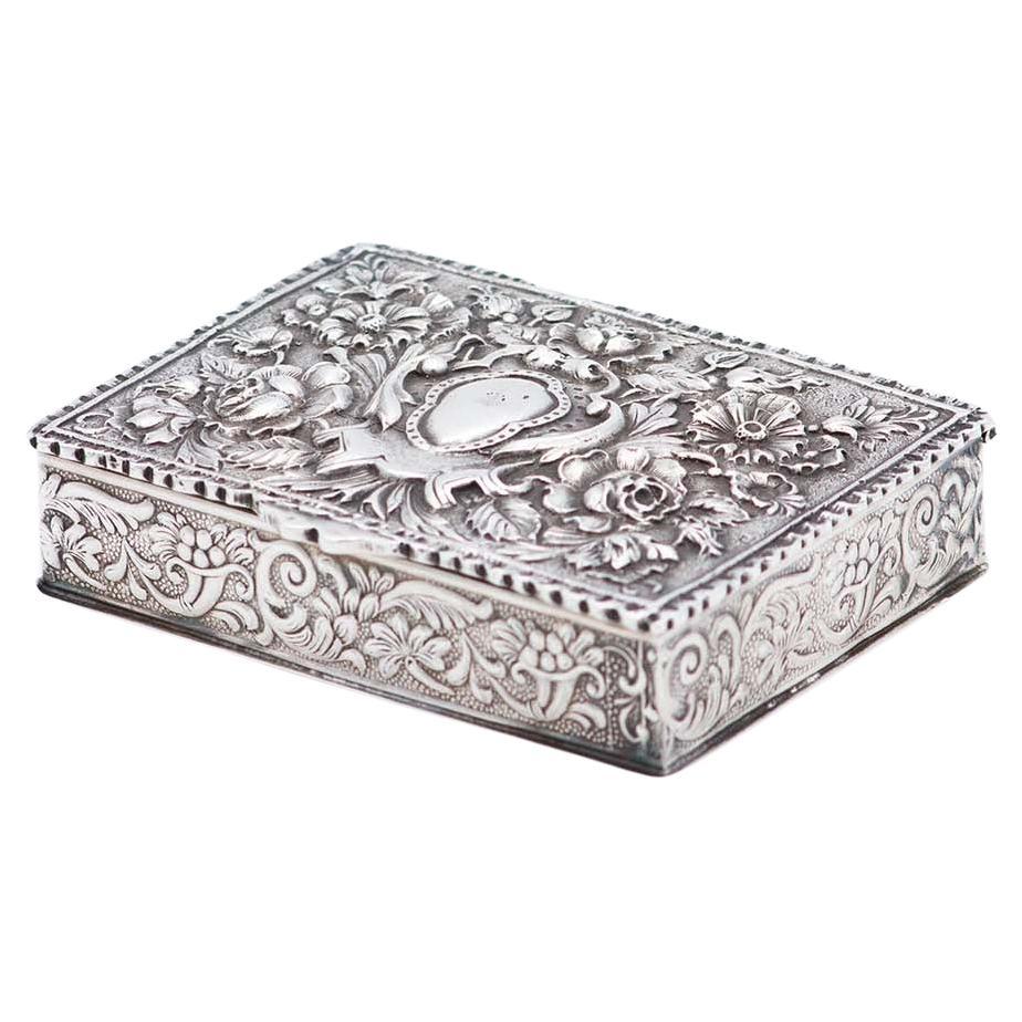 Rectangular silver snuff box