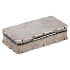Rectangular silver snuff box with fortress engraving on the lid