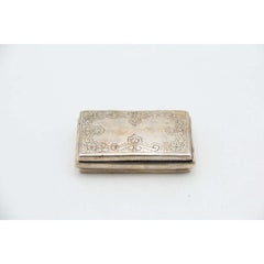 Rectangular silver snuff box with plant engravings on the hinged lid