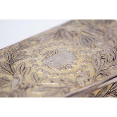 Tabaquera rectangular de plata con relieves