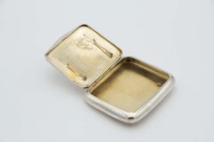 Rectangular silver snuffbox with rounded corners and hinged lid