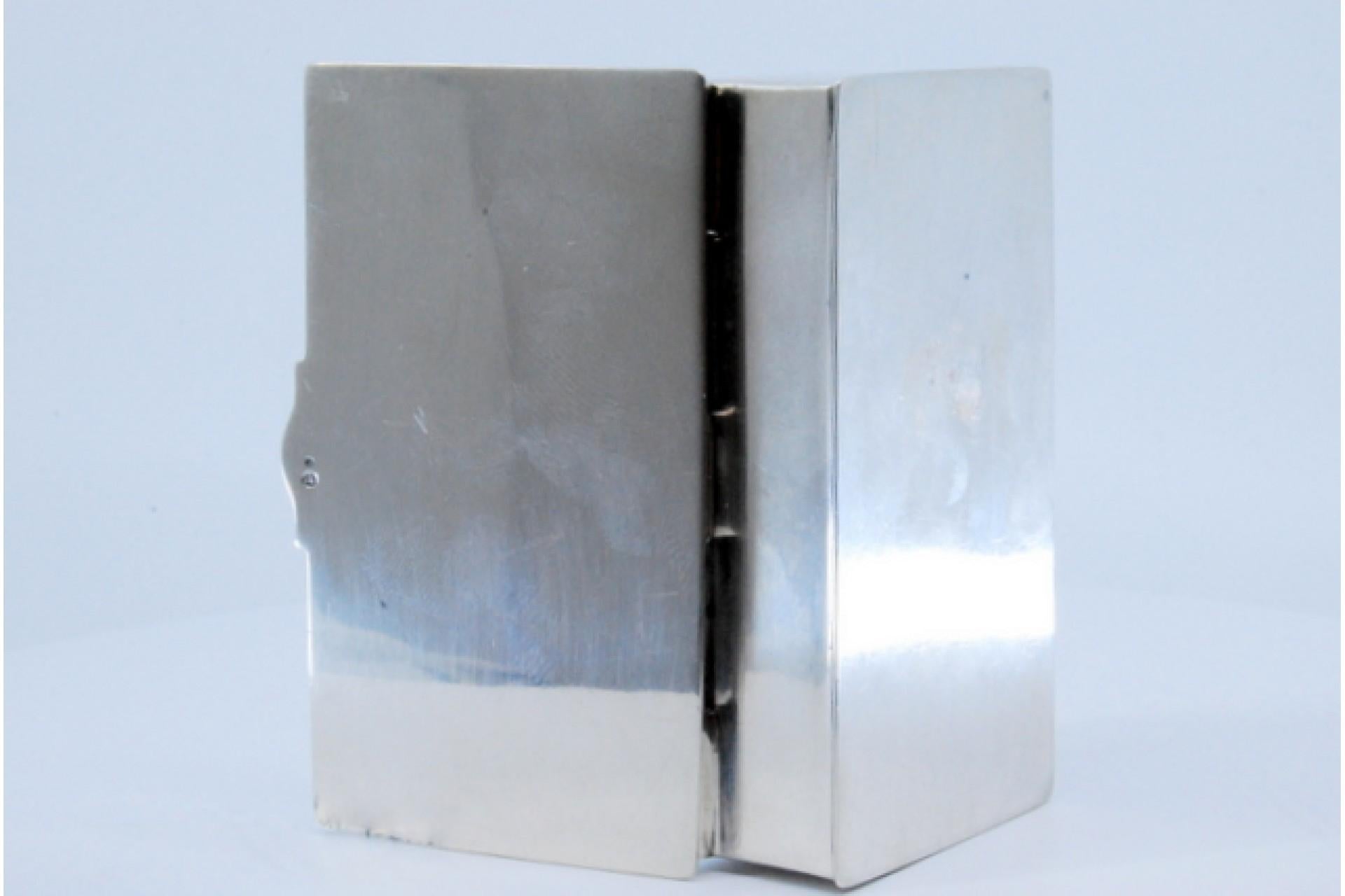European Rectangular silver stamp box with a smooth lid For Sale