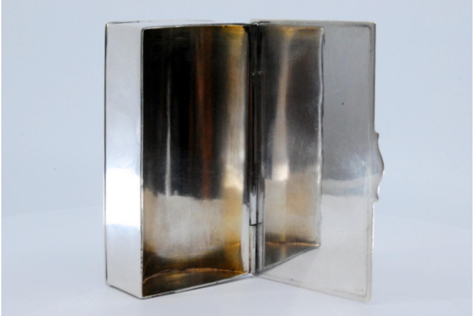 Rectangular silver stamp box with a smooth lid In Good Condition For Sale In Porto, PT