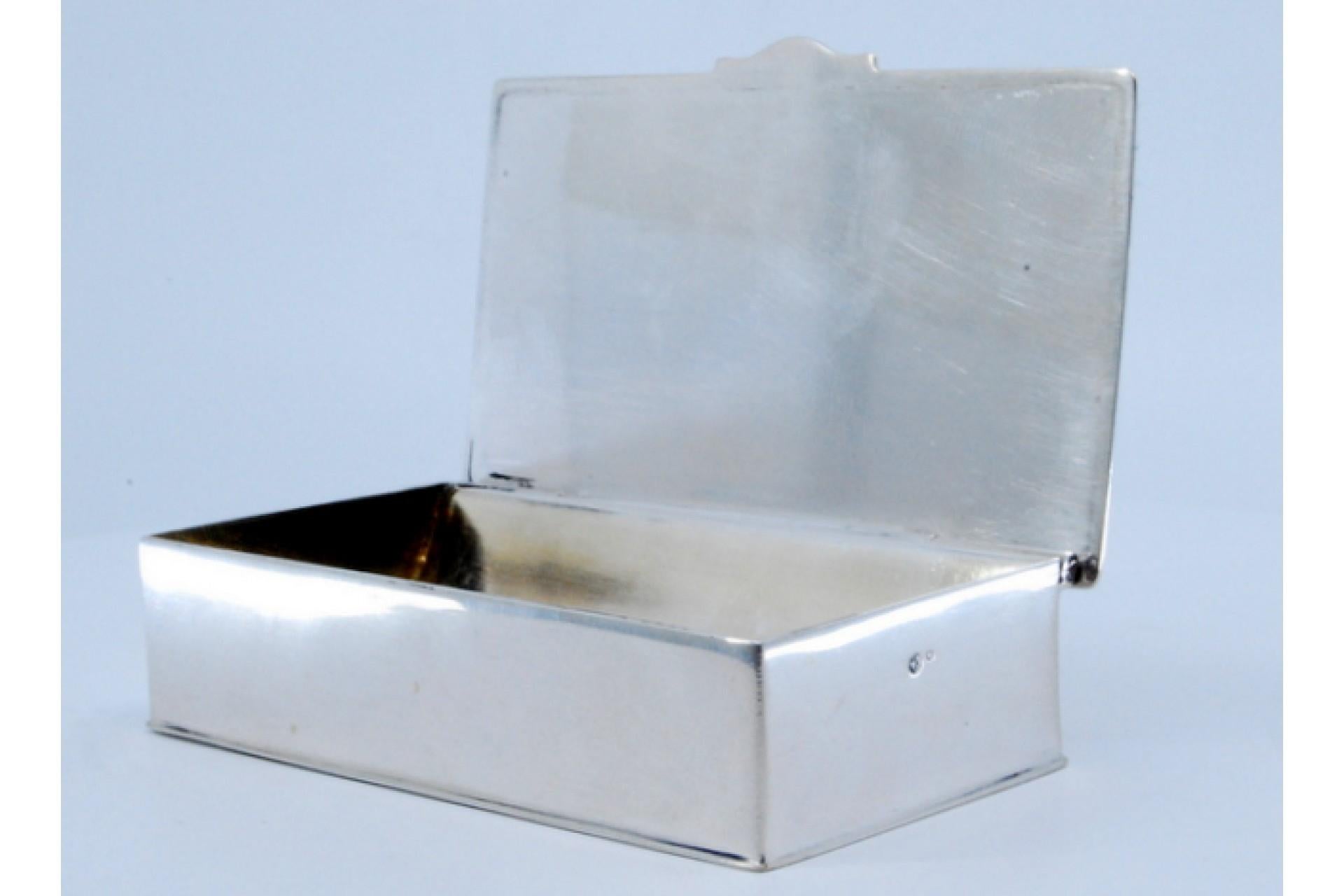 20th Century Rectangular silver stamp box with a smooth lid For Sale