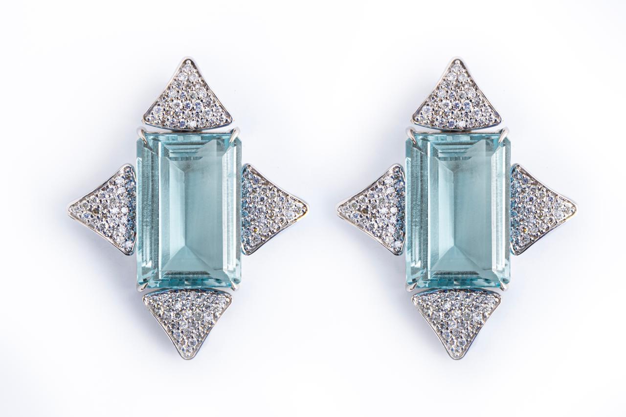 Taille brillant Pendants d'oreilles Pagode rectangulaire en or blanc 18 carats avec topaze et diamant en pavé en vente