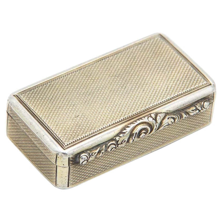 Rectangular snuff box in guilloche silver
