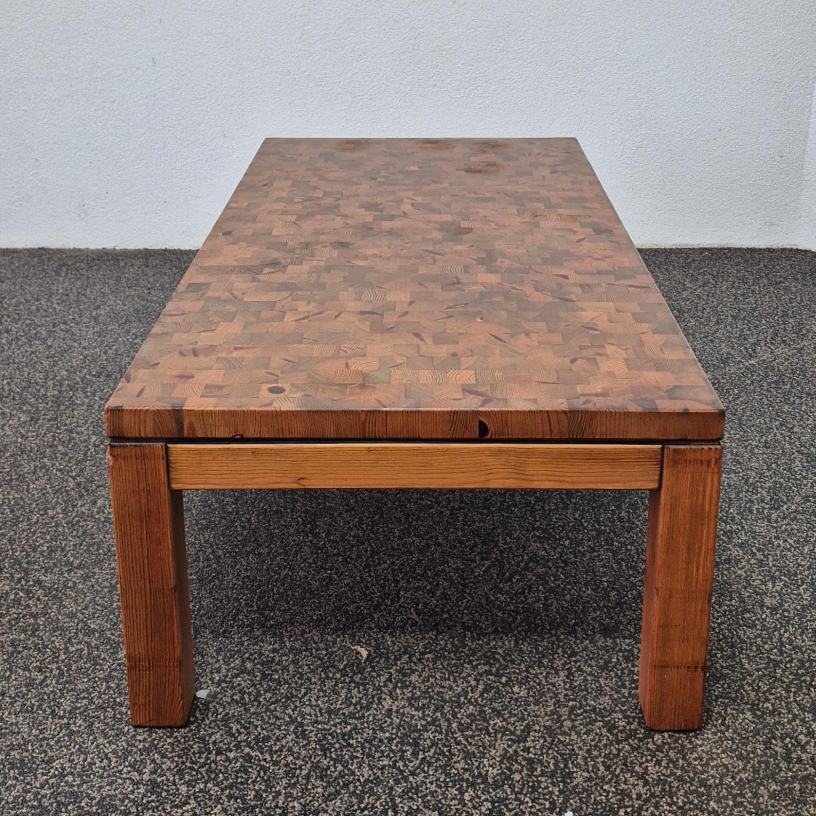 Rectangular mid century coffee table. The top is made from numerous solid pinewood cubes joined together. The top is mounted on a simple solid wood frame.
Probably made in the Netherlands in the 1960s.
The table gained a patina throughout the years