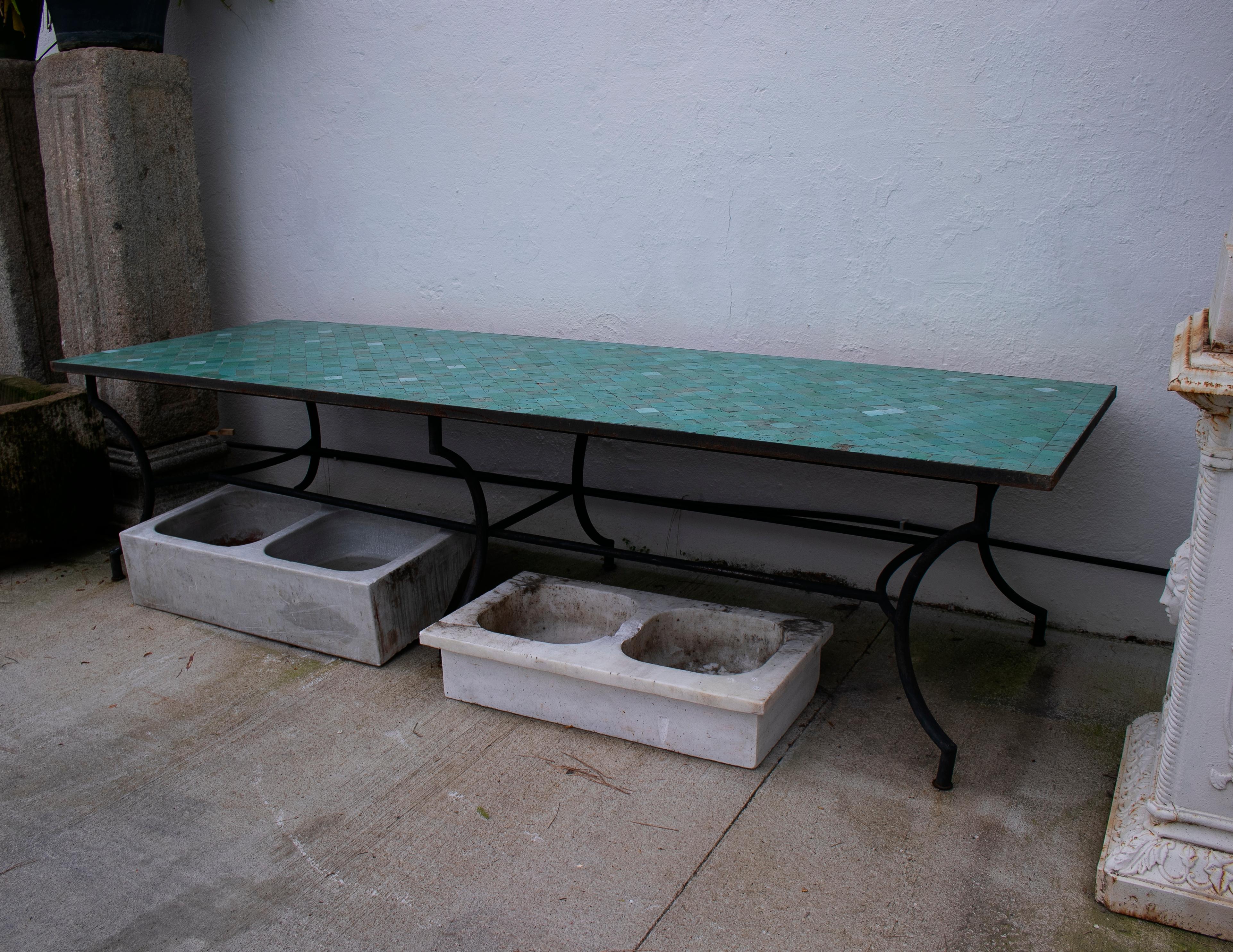green table in spanish