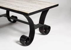 Rechteckiger schmiedeeiserner Couchtisch mit Steinplatte, französisch, um 1920