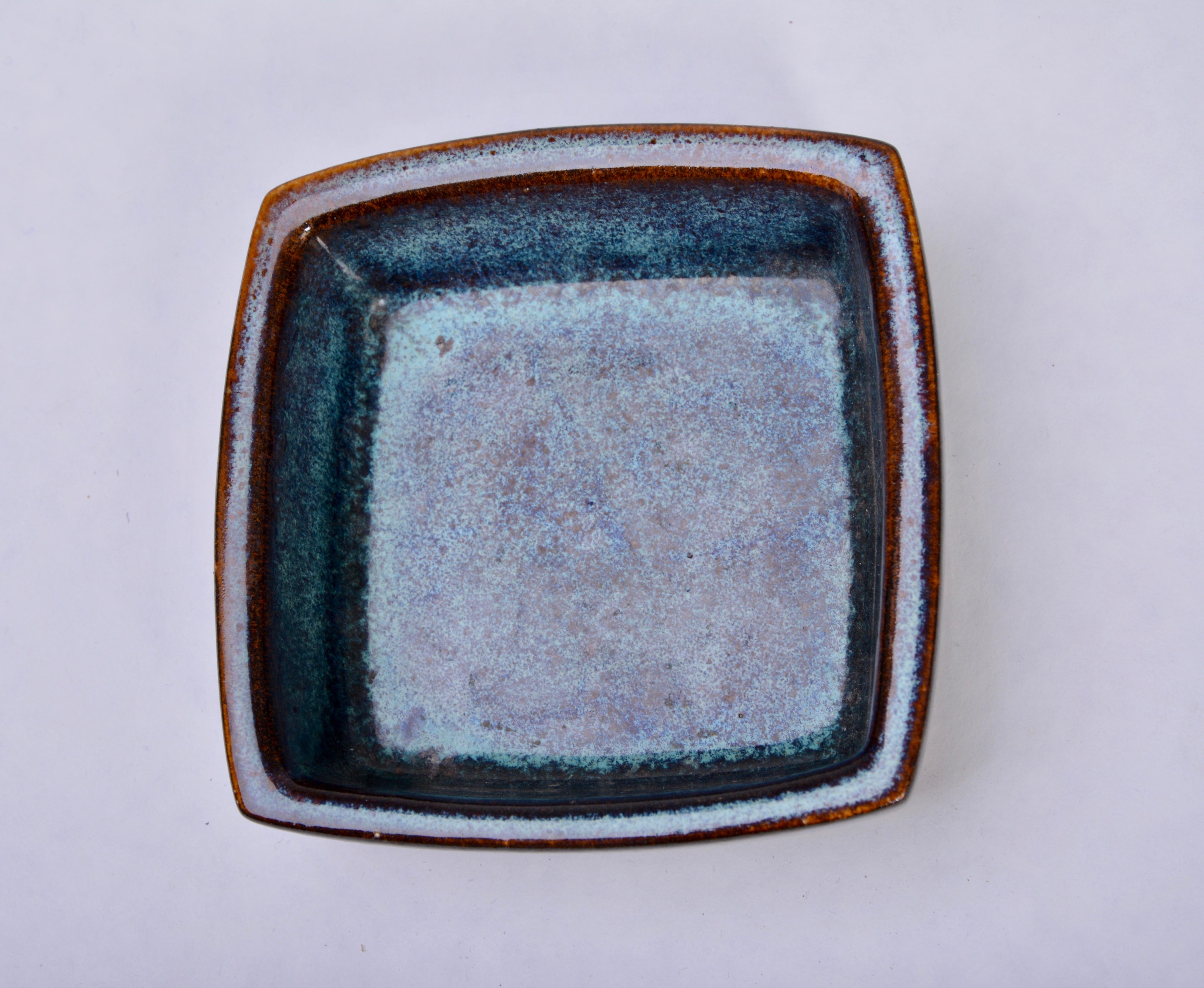 Danish Mid-Century Modern Blue rectangular Stoneware bowl by Stogo In Good Condition For Sale In Berlin, DE