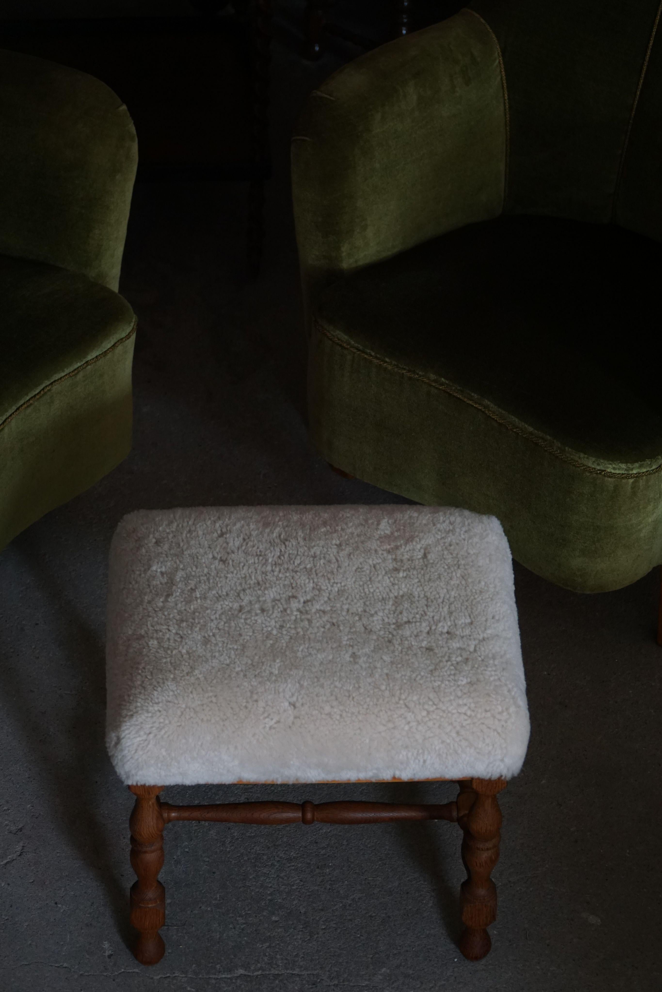 Rectangular Stool in Oak, Reupholstered in Lambswool, Danish Cabinetmaker, 1950s im Angebot 5