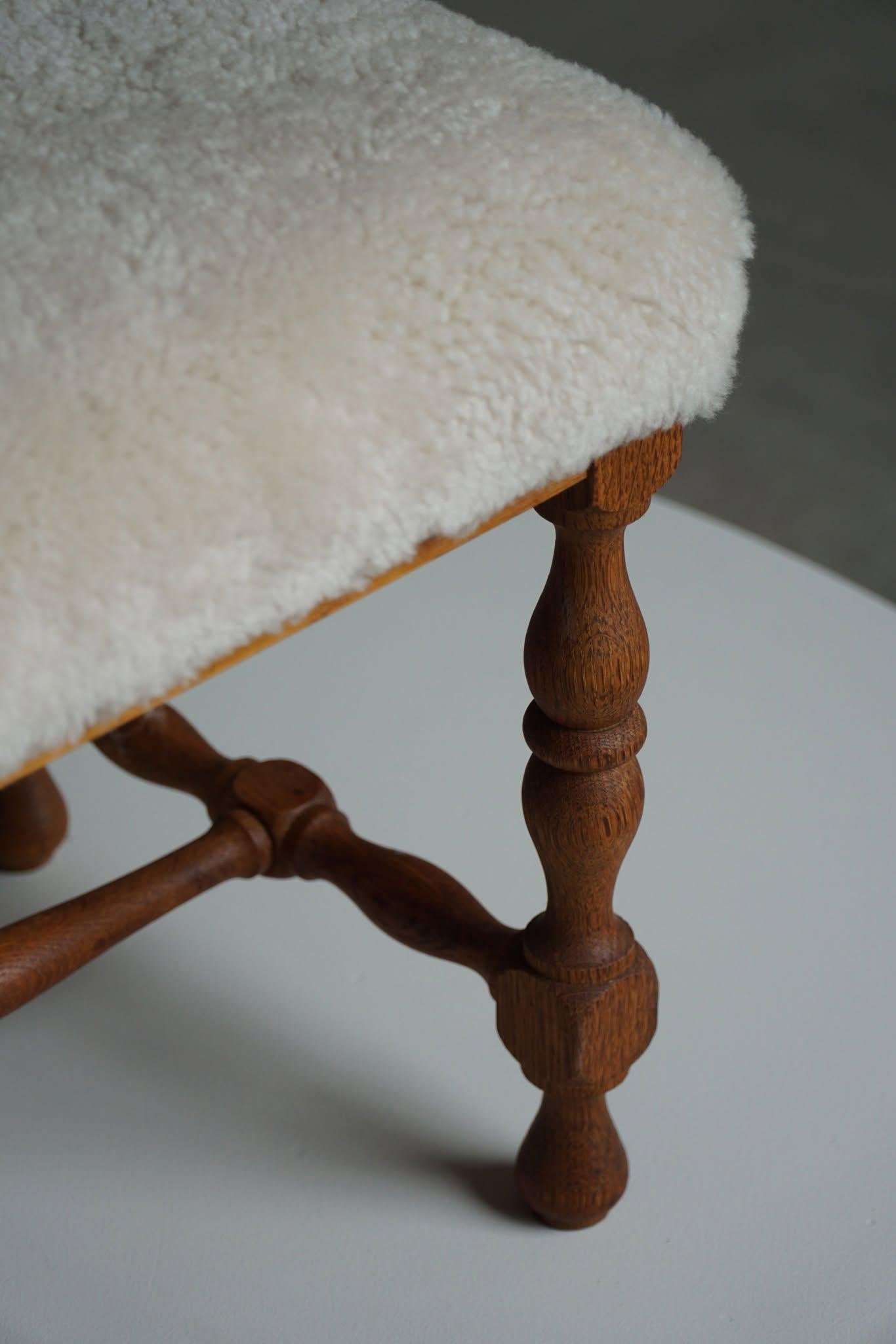 Rectangular Stool in Oak, Reupholstered in Lambswool, Danish Cabinetmaker, 1950s im Angebot 7