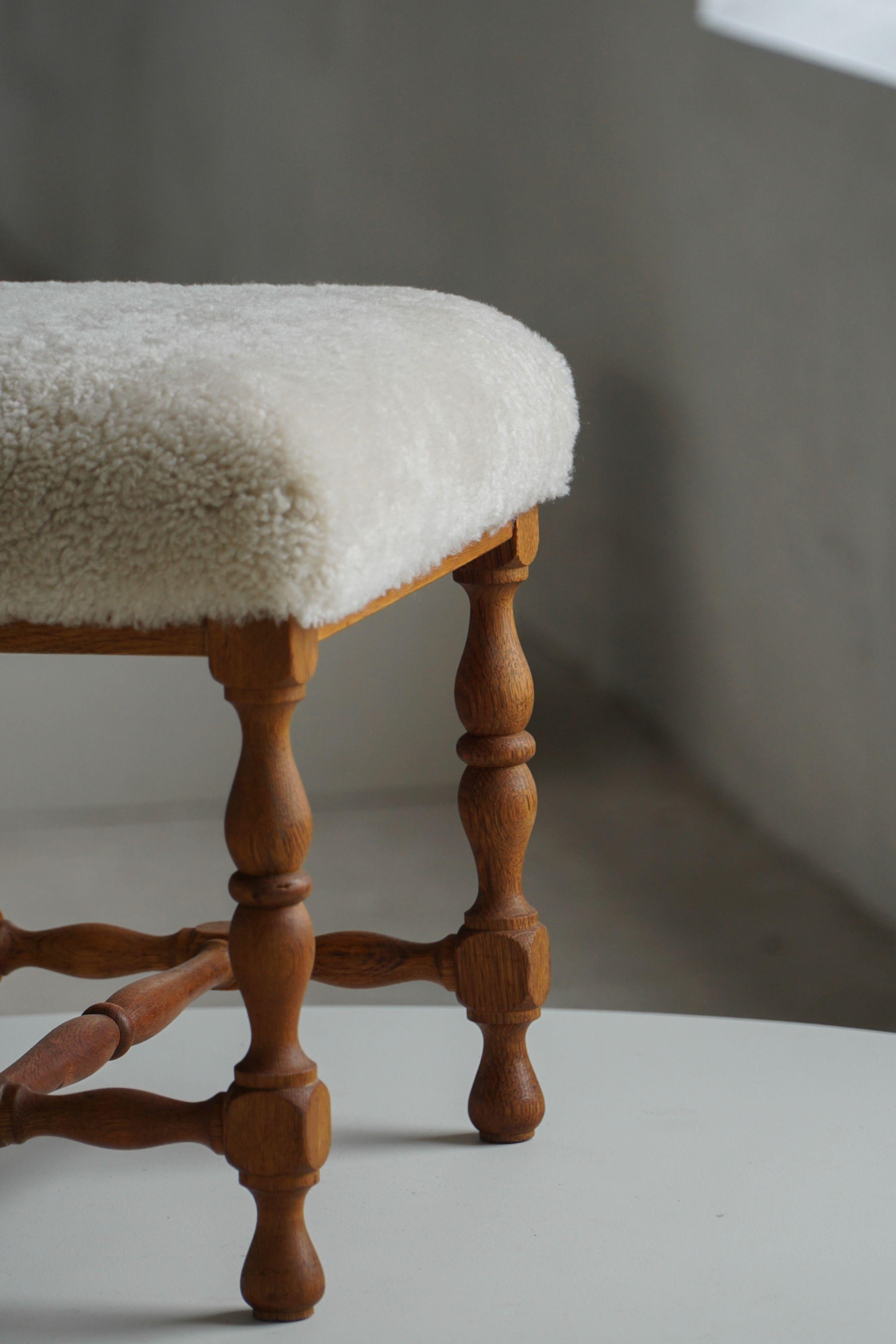 Rectangular Stool in Oak, Reupholstered in Lambswool, Danish Cabinetmaker, 1950s (Dänisch) im Angebot