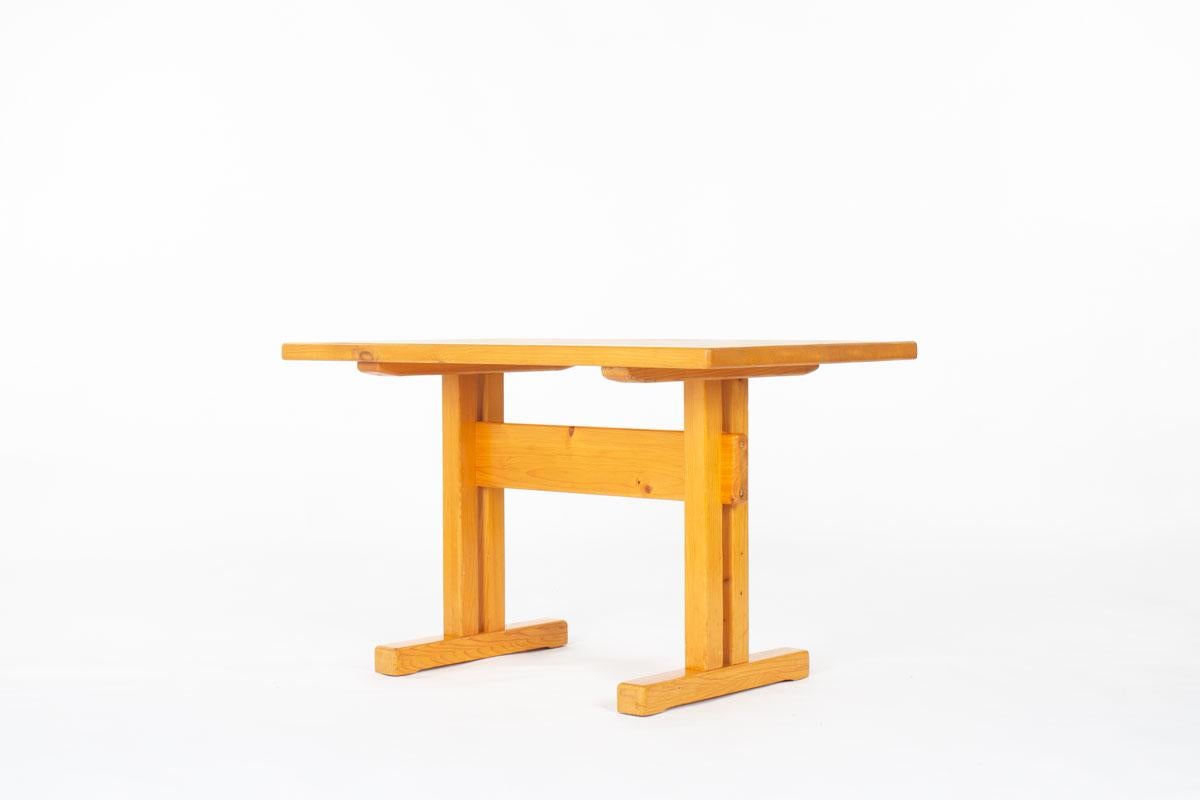 Dining table by Charlotte Perriand for the ski resort: Les Arcs
Circa 1950
All in pine
Iconic model