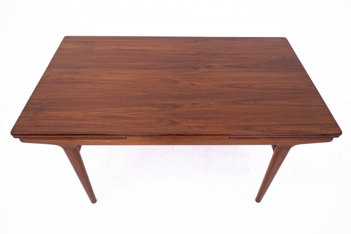 Rectangular table, Denmark, 1960s. After renovation. In Good Condition For Sale In Chorzów, PL
