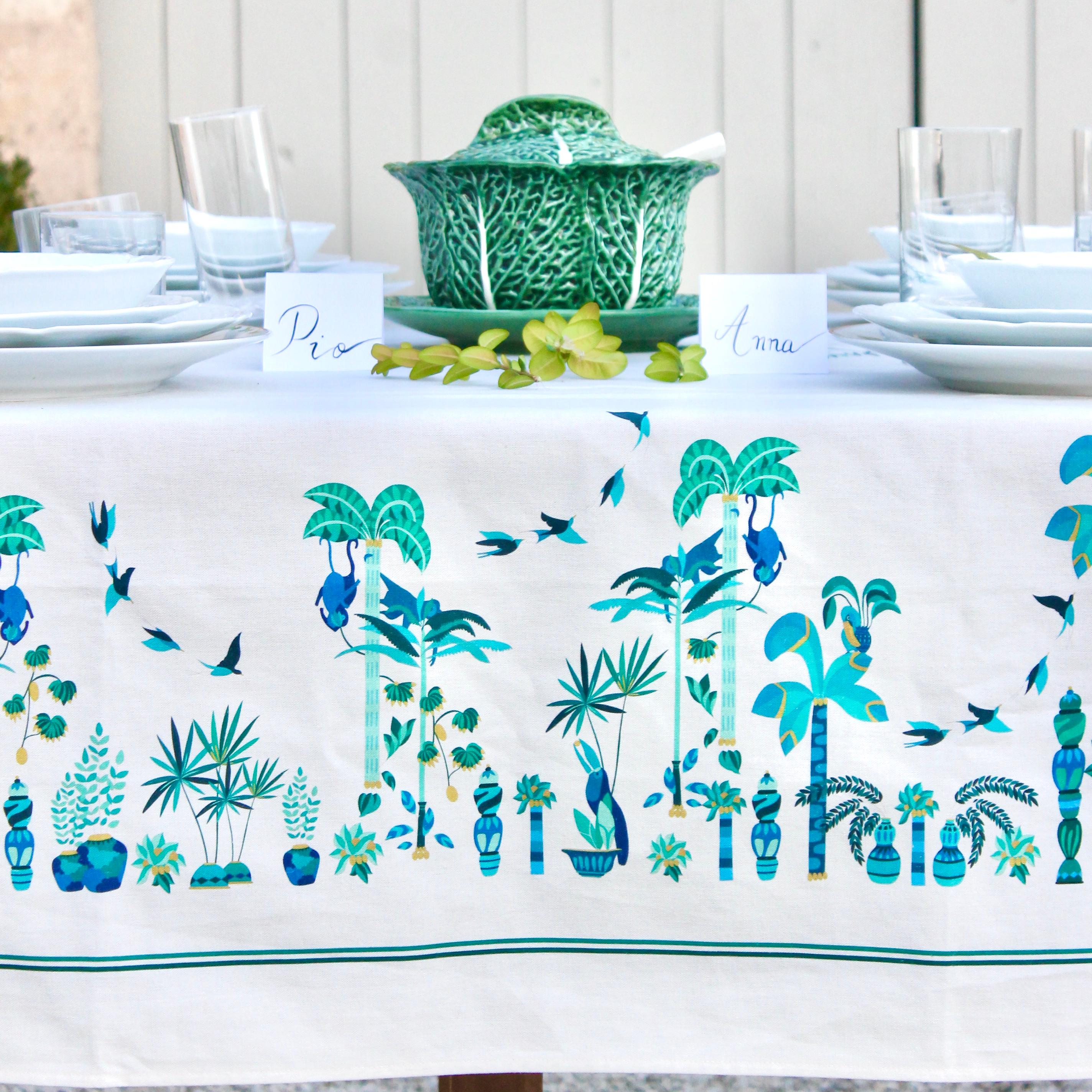 20% linen and 80% cotton tablecloth for 10 to 12 people. It has been designed by Paloma Morand-Monteil for Alto Duo. This tablecloth is made in France.
Very colourful, it is perfect for special occasions or to offer as a gift. It is a very French