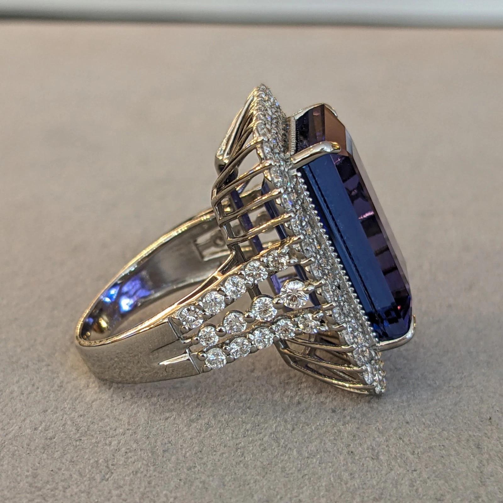 Rectangular Tanzanite 21.19 ct and Diamond Ring in Platinum Excellent état - En vente à La Jolla, CA