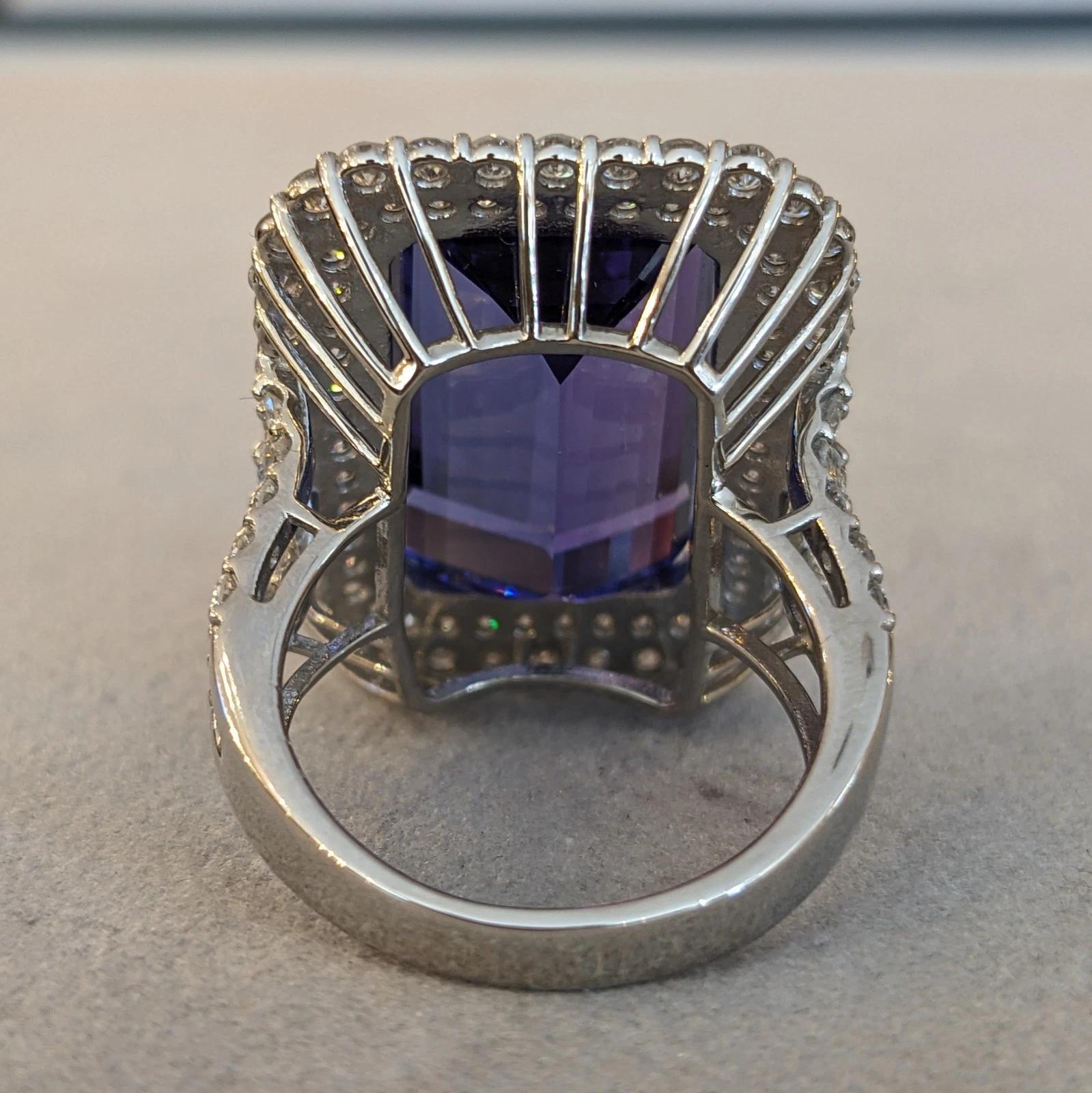 Rectangular Tanzanite 21.19 ct and Diamond Ring in Platinum Pour femmes en vente